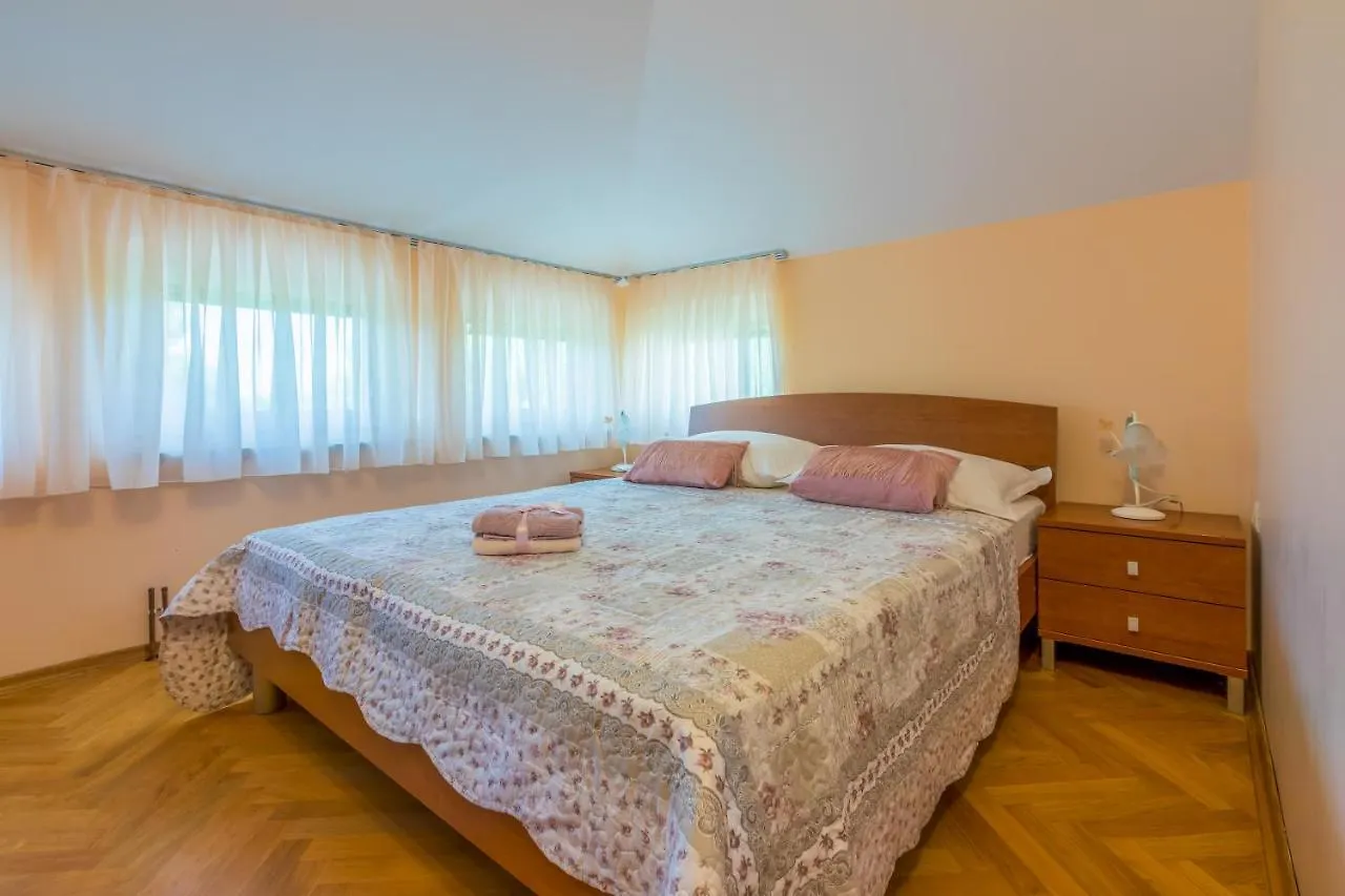 Amfora Apartments Crikvenica 0*,
